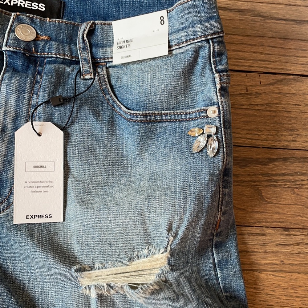Express embellished distressed shortie size 8 - Picture 3 of 5
